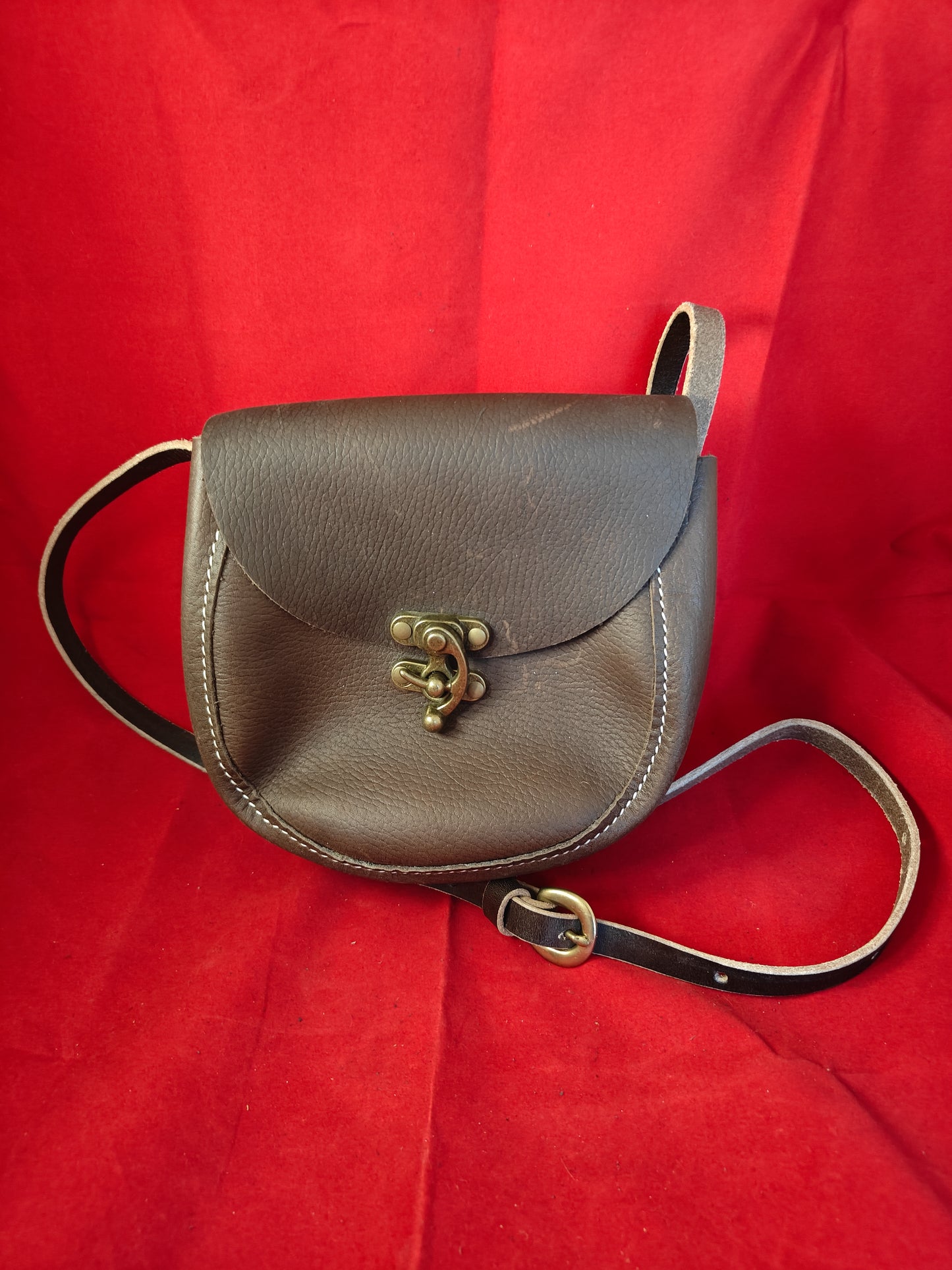 Horseshoe Crossbody (Brown/Brass)