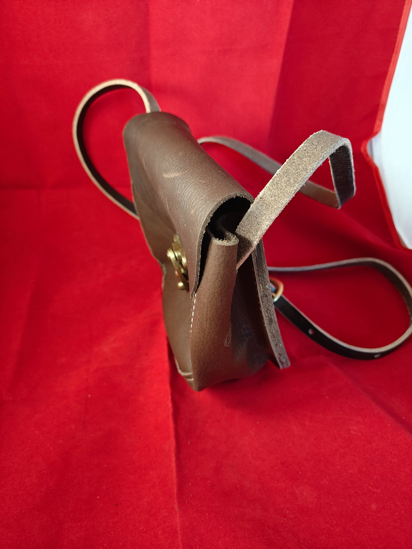 Horseshoe Crossbody (Brown/Brass)